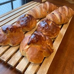 くるみパンとクロワッサンのセット（8個入り）　町のパン屋さんサンジュリアンです。