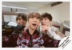 【中古】生写真(ジャニーズ) ジャニーズJr./高地優吾・中村海人・渡辺翔太/横型・バストアップ・衣装緑・紫・白・センター中村・高地渡辺人差し指頬/Johnnys’ ISLAND セルフィー 2020/公式生写真