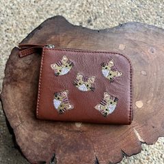 L字ファスナーミニ財布（茶の革に茶トラ猫の刺繍）02014-14