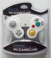 【中古】NGCハード Wii/GAMECUBE COMPATIBLE CONTROLLER (WHITE) [M05819-WH]