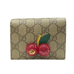 グッチ 476050 GGスプリーム 二つ折り財布 カードケース パスケース 名刺入れ チェリー ラインストーン さくらんぼ キャンバス GUCCI レディース 高級感 上品デザイン 人気モデル