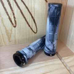 【新品】ロックオングリップ ハーフワッフル ホワイトカモ ネジ止め 取付簡単！