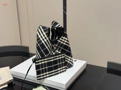 【今日特価】Burberry HOBO バケットバッグ サイズ 26×22cm カラーバリエーション豊富 送料無料 今の在庫はセール価格！