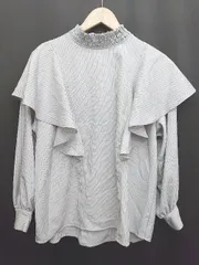 ◇ Θ NICE CLAUP ストライプ フリル　ハイネック 長袖 ブラウス グレー ホワイト レディース P  【1409250047411】