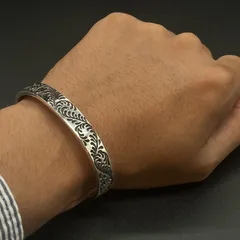 波紋アラベスク ハンドカービング シルバー925 バングル 無垢 深彫ブラック ポリッシュ仕上げ ユニセックス 重ね付け バングル 波紋 唐草 sv925 ブレスレット 無垢 銀 刻印