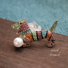 ▶︎値下げ商品カラフルダックスブローチ　動物 犬 カジュアル メンズ パール かわいい 個性的 NerD