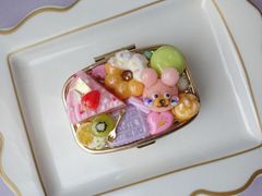 イチゴモンブランとうさぎマフィンのピルケース(ゴールド ミラー付き)