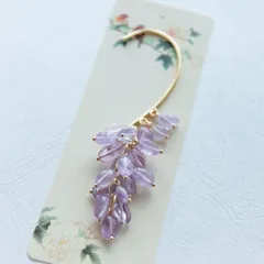 透明感あふれる  片耳用　 藤の花　天然石　さざれ石 アメジスト イヤーフック 季節の花