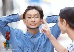 '[중고]생사진(남성) 이와사키 마고(고바야시 모리오)/가로형·바스트 업·의상 파랑·양손머리의 뒤·양눈닫기·입닫기/연습장 사진/Patch stage vol.9 무대