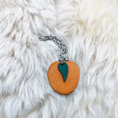HERMES エルメス フルーツ チャーム アプリコット キーホルダー キーチャーム バックチャーム レザー オレンジ