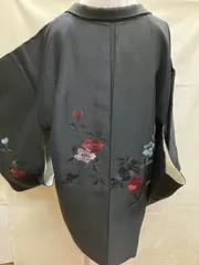 «花ラブリ»HOR952BK　黒羽織　リユース　リサイクル　黒　ブラック　刺繡　ししゅう　花　牡丹？　ぼたん？　和装　和柄　和風　和服