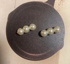 289.三連パールビーズの樹脂イヤリング