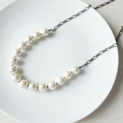 パールネックレス ボリュームあるコットンパールにブラックのデザインチェーンをセットしたネックレス