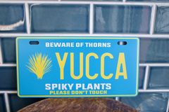 新品 YUCCA  ユッカ ドライガーデン メタルサイン 看板 ナンバープレート CALIFORNIA アメリカンハウス DIY  玄関 サボテン