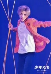 【中古】生写真(ジャニーズ) SixTONES/京本大我/ライブフォト・膝上・衣装オレンジ白・右手紐/「少年たち そして、それから...」ステージフォト第1弾