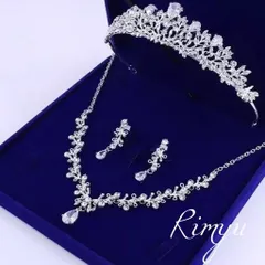 大幅値下げCZ3点セットウェディングアクセサリー　ティアラ&ピアス&ネックレス