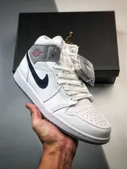 2024年最新】AIR jordan 1 mid navyの人気アイテム - メルカリ