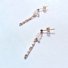 《ピアスorイヤリング》-天然石-ムーンストーンのイヤーアクセサリー