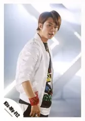 【中古】生写真(ジャニーズ) Kis-My-Ft2/北山宏光/膝上・衣装白・黒・右向き・口開け・背景白/北山宏光・藤ヶ谷太輔「FIRE!」MV撮影/公式生写真