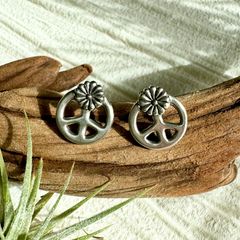 【両耳】フラワーピースピアス ( シルバー ) サージカルステンレス SUS 316L / ニッケルフリー 金属アレルギー対応 / つけっぱなし 錆びない / ハワイアン ボヘミアン Boho style ジュエリー