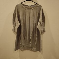 グレー　Tシャツ