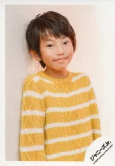 【中古】生写真(ジャニーズ) 関西ジャニーズJr./丸岡晃聖/上半身・衣装黄色・白・両手下・右向き・寄りかかり・背景白/「関ジュ 夢の関西アイランド 2020 in 京セラドーム大阪 ～遊びにおいでや!満足 100%～」グッズオフショット/公式生写真