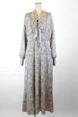 【新品タグ付】Lily Brown｜ほぐしフラワーサテンプリーツワンピース