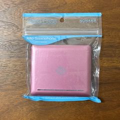 【在庫一掃セール】ノナカ アルトサクソフォン用 プラスチック製リードケース セルマーロゴ入り　サクラピンク