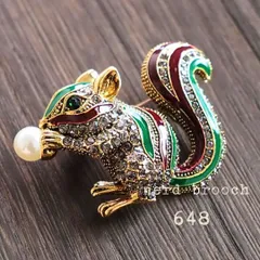 パールをかじるリスのブローチ　小動物 かわいい アンティーク調 ヴィンテージ調 アニマル 生き物 コサージュ 新品未使用 NerD