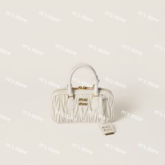 miumiu 白　レザーバッグ Miu Miu Mini Wander Matelassé Shoulder Bag | White | FARFETCH
