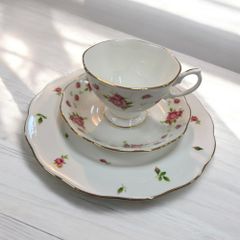 ロイヤルアルバート　カップ＆ソーサー＆ケーキ皿セット