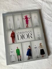 ts12　新品未開封　Christian Dior 夢のクチュリエ展　図録 ts12様専用 新品未開封 Christian Dior 夢のクチュリエ展 図録 - メルカリ
