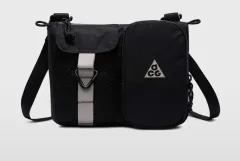 NIKE ACG デイマックス クロスボディバッグ バッグ NIKE(ナイキ) ACG デイマックス クロスボディバッグ バッグ 新品