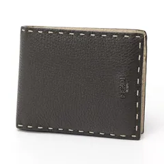 未使用級✨付属完備✨FENDI 三つ折り財布 セレリア レザー ステッチ 黒 フェンディ「セレリア」ステッチの2025年春夏レザー財布、「ピーカブー