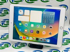 Apple (アップル) iPad 第5世代 Wi-Fi 32GB ゴールド MPGT2J/A  A1822 アイパッド 9.7インチのRetinaディスプレイ あす楽 送料無料