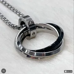 人気 ペンダント 三連リング ブラック レディース アクセサリー 金属アレルギー対応 メンズ　男女兼用　ペア