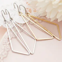 フックピアス レディース チタン製ポスト 金属アレルギー対応 変形三角 ピラミッド型 トライアングル スタイリッシュ ジプシー フリンジ 程よいボリューム感 シルバー ゴールド メール便 送料無料 プレゼント 秋冬 大人気