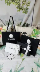 巻けばパリジェンヌ♡CHANEL カメリアスカーフ 2025年最新】シャネル スカーフ カメリアの人気アイテム - メルカリ