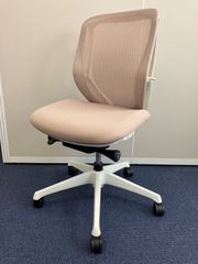 【2019年製美品】オカムラ　シルフィーチェア　ローバック　肘無し　ベージュ　メッシュ　デスクチェア　事務イス　在宅ワーク　テレワーク　中古チェア　前傾機能付き