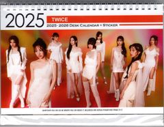 韓国 K-POP☆TWICE  トゥワイス☆2025年　2026年　カレンダー 　卓上カレンダー フォト デスク カレンダー　ステッカー付