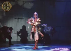 【中古】生写真(男性) 高橋健介(蜂須賀虎徹)/ライブフォト・横型・全身・1部衣裳・両手刀・口閉じ・キャラクターショット・2Lサイズ/ミュージカル『刀剣乱舞』～幕末天狼傳～ ローソンプリント