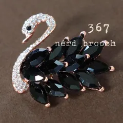 ブラックスワンのブローチ　白鳥 フォーマル 動物 キラキラ かわいい きれいめ 上品 アニマル 新品未使用 コサージュ NerD