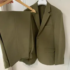ユニクロ✖️マルニ　オリーブ色 スーツ Lサイズ セット ユニクロ × marni セットアップ オリーブ - メルカリ