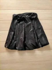 タグ付き新品　ナイロンスカート 黒