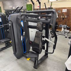 アイソラテラル　チェストプレス