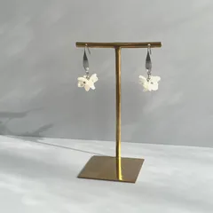 デザインフック×パールフラワーのピアス　シルバー　小ぶり　シンプル　きれいめ