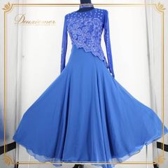 社交ダンス 衣装 スタンダード ドレス レッスンウェア パーティー ブルー系 青 ラインストーン 花柄 花模様 チョーカー 長袖 ゴージャス 光沢感 エレガント かわいい フェミニン 大きめスカート 刺繍 デザイン おしゃれ 豪華 結婚式 二次会