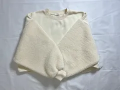 【210700】earth music&ecology アース ミュージック＆エコロジー  ボア切替　ショート丈　スウェット トレーナー　クロップド丈  ・ オフホワイト