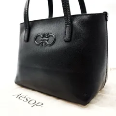 【美品】 Salvatore Ferragamo サルヴァトーレフェラガモ ハンドバッグ ガンチーニ エンボス加工 レザー 革 シボ革 ブラック 黒 ユニセックス 男女兼用 ブラック 黒