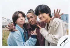 【中古】生写真(STARTO) Aぇ! group/末澤誠也・草間リチャード敬太・佐野晶哉/横型・バストアップ/「Aぇ! group Debut Tour ～世界で1番AぇLIVE～」グッズオフショット/公式生写真